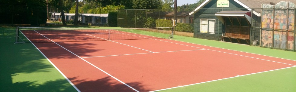 Tennisbaan camping de  zanderij 2.JPG